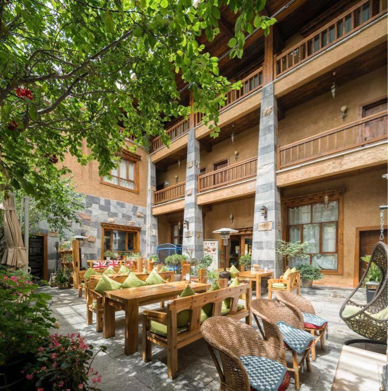 Tseten Wangmo Resort Shangri-La Exterior photo